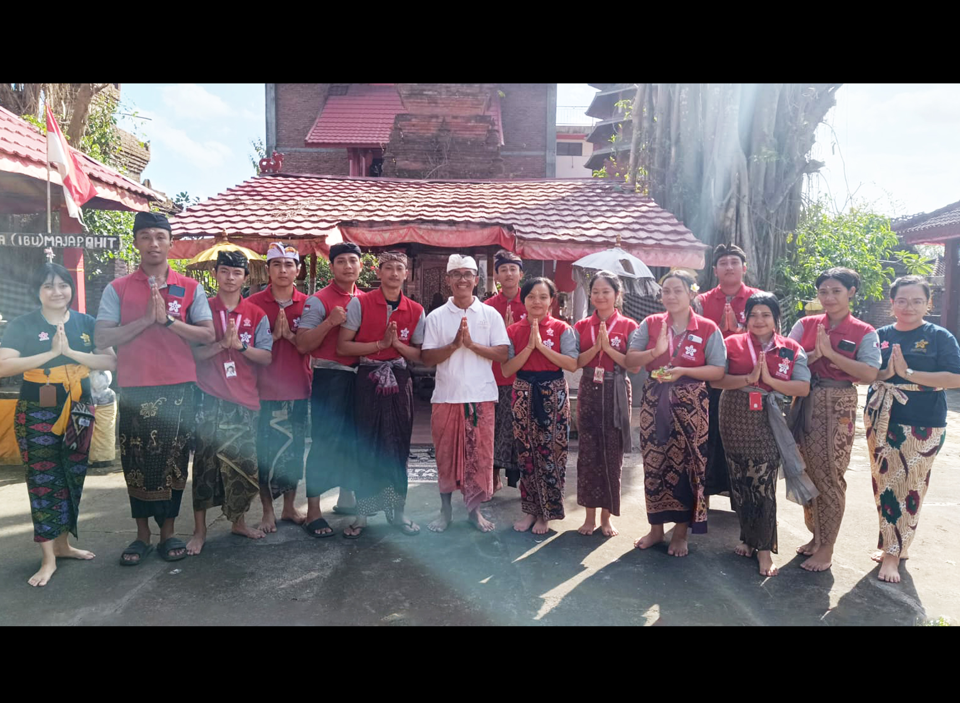 Ngayah Mereresik di Pura Ibu Majapahit, Jimbaran