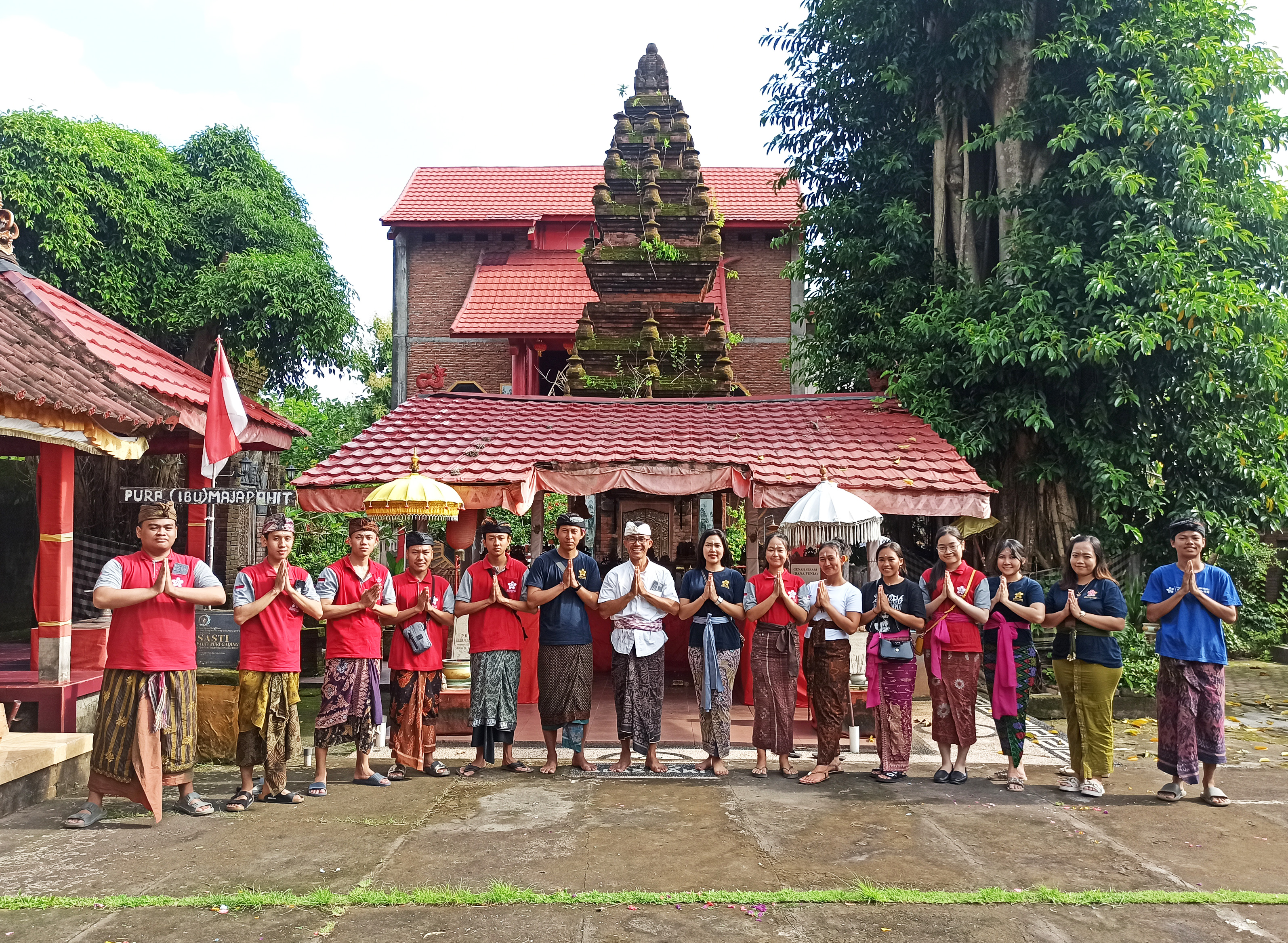 Ngayah Mereresik di Pura Ibu Majapahit, Jimbaran