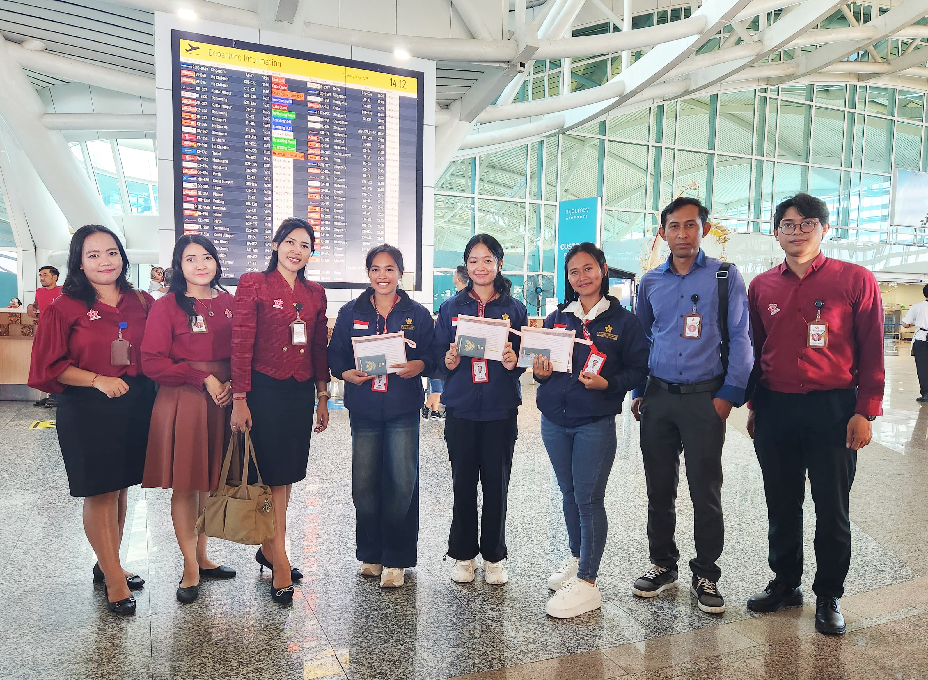 Keberangkatan Hita, Dwi & Febri