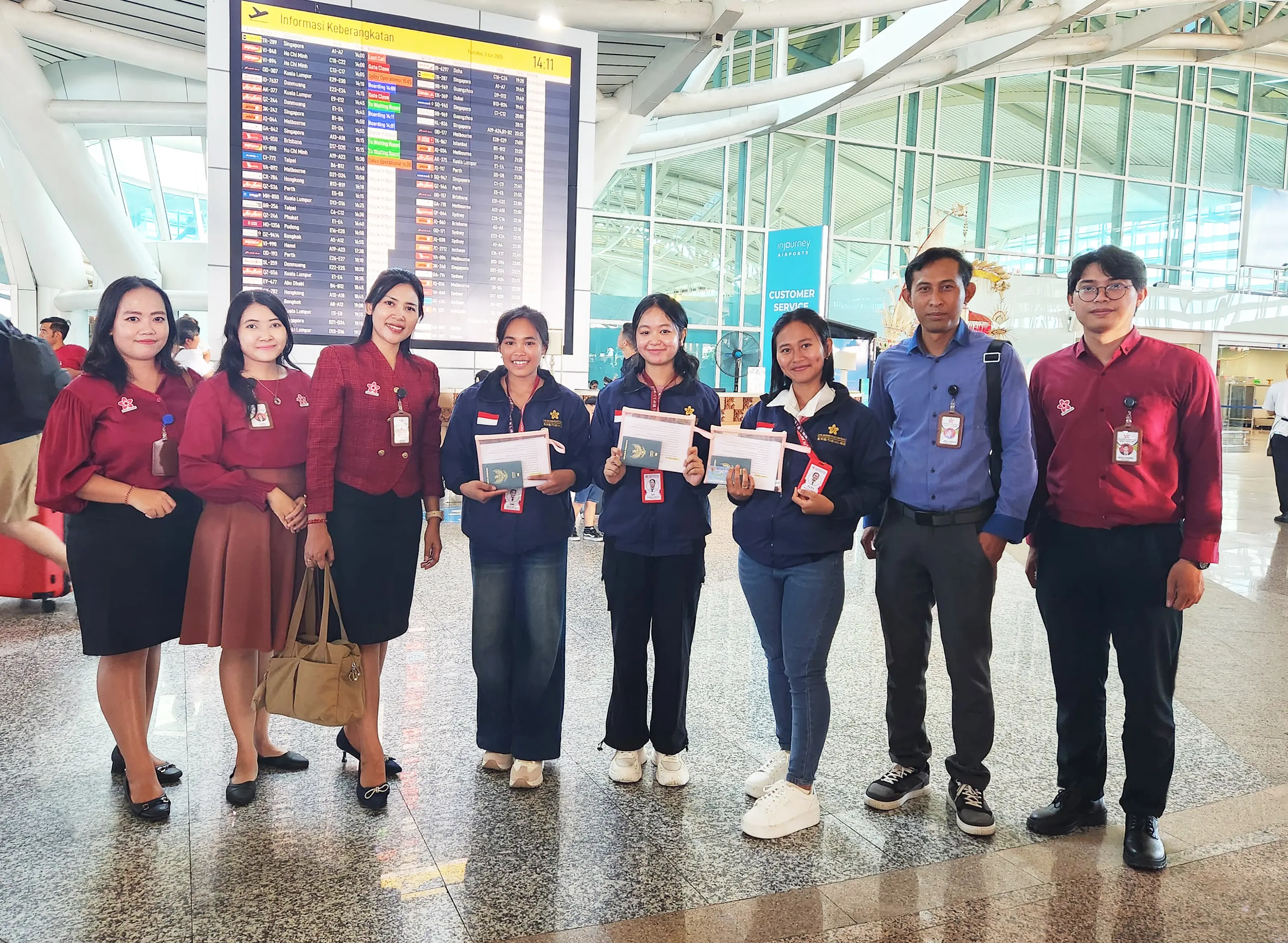 Foto kegiatan bersama siswa dan staff LPK Hoshi Gakuen Bali
