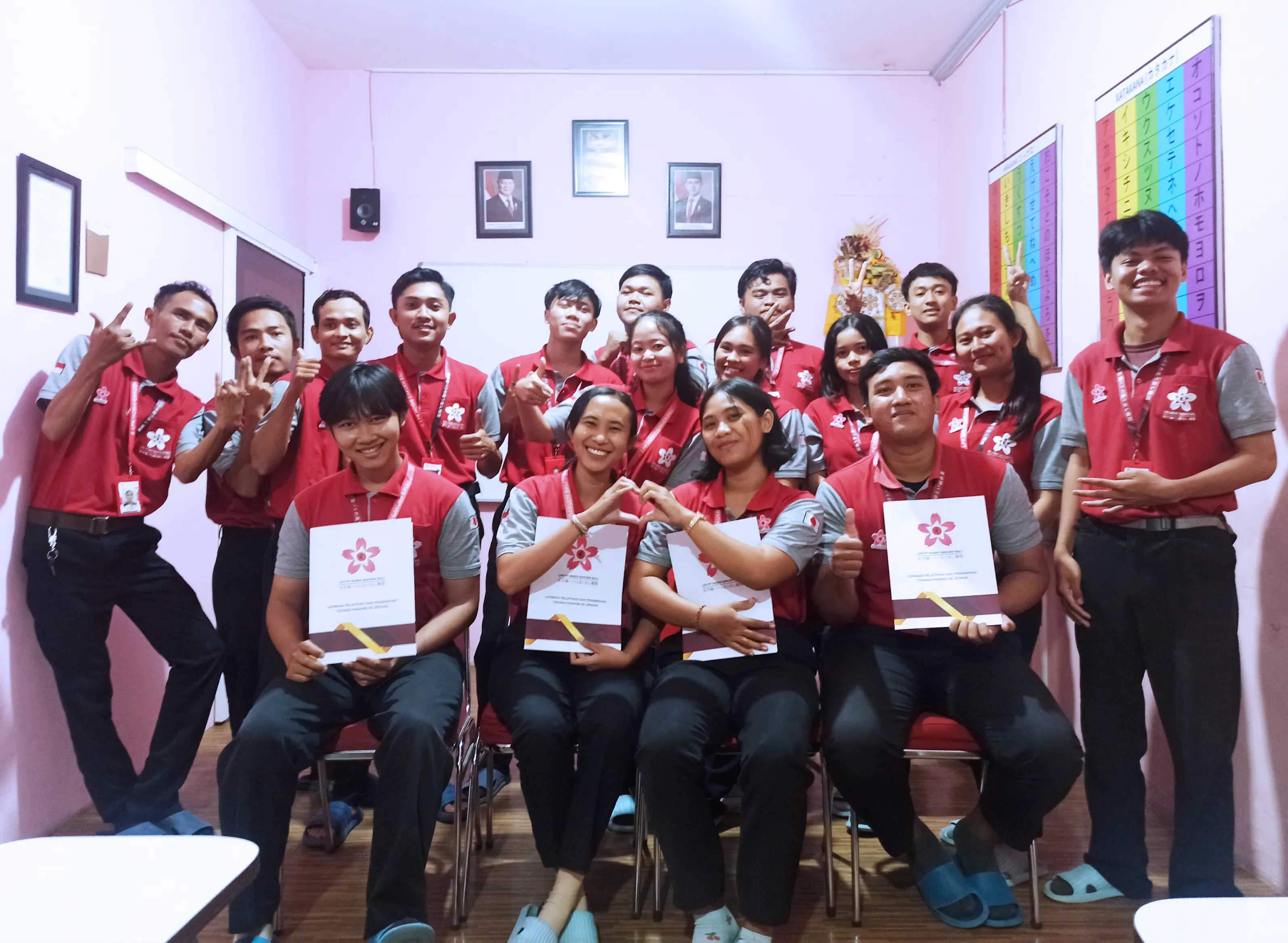 Foto kegiatan bersama siswa dan staff LPK Hoshi Gakuen Bali