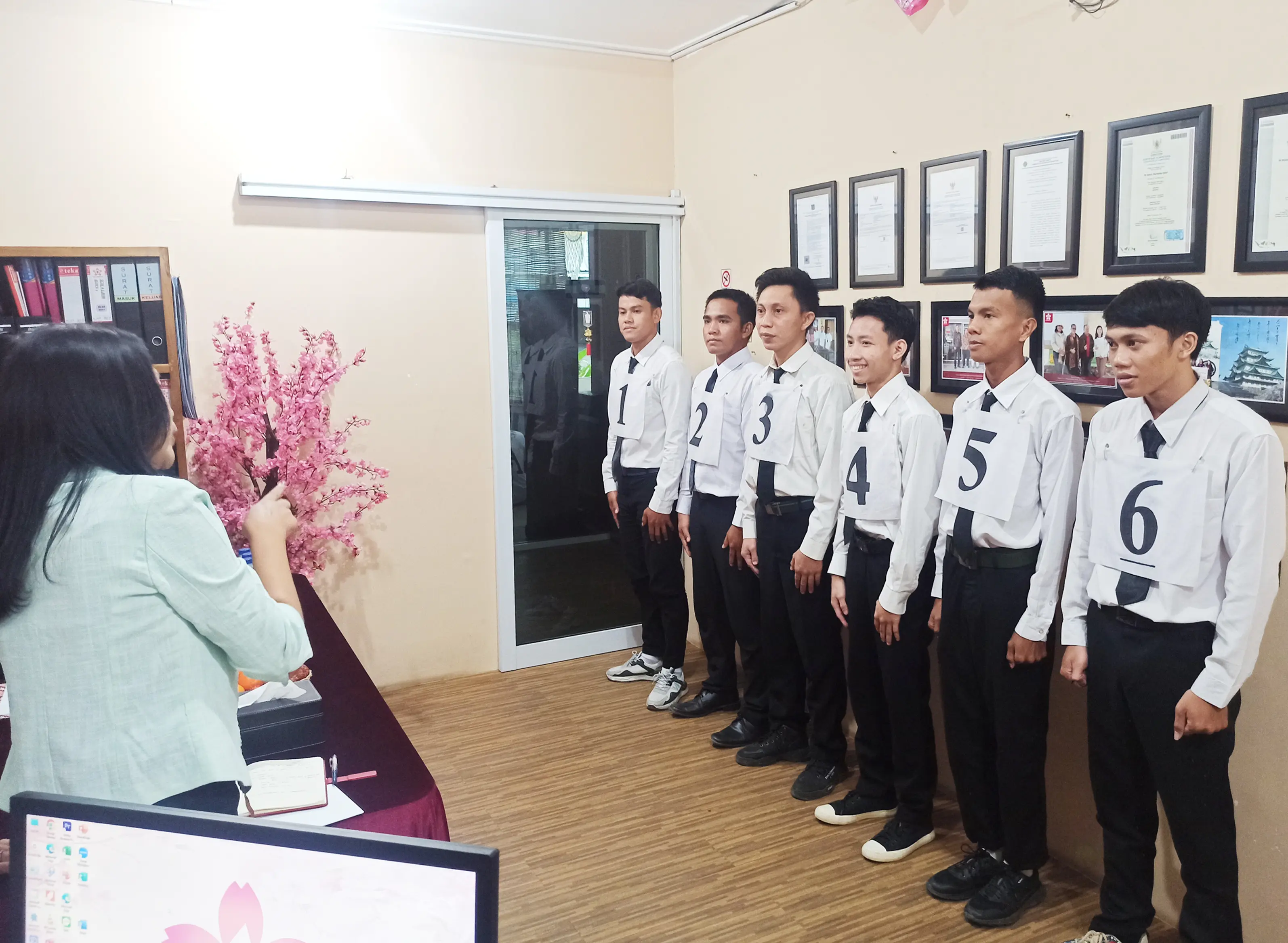 Foto kegiatan bersama siswa dan staff LPK Hoshi Gakuen Bali