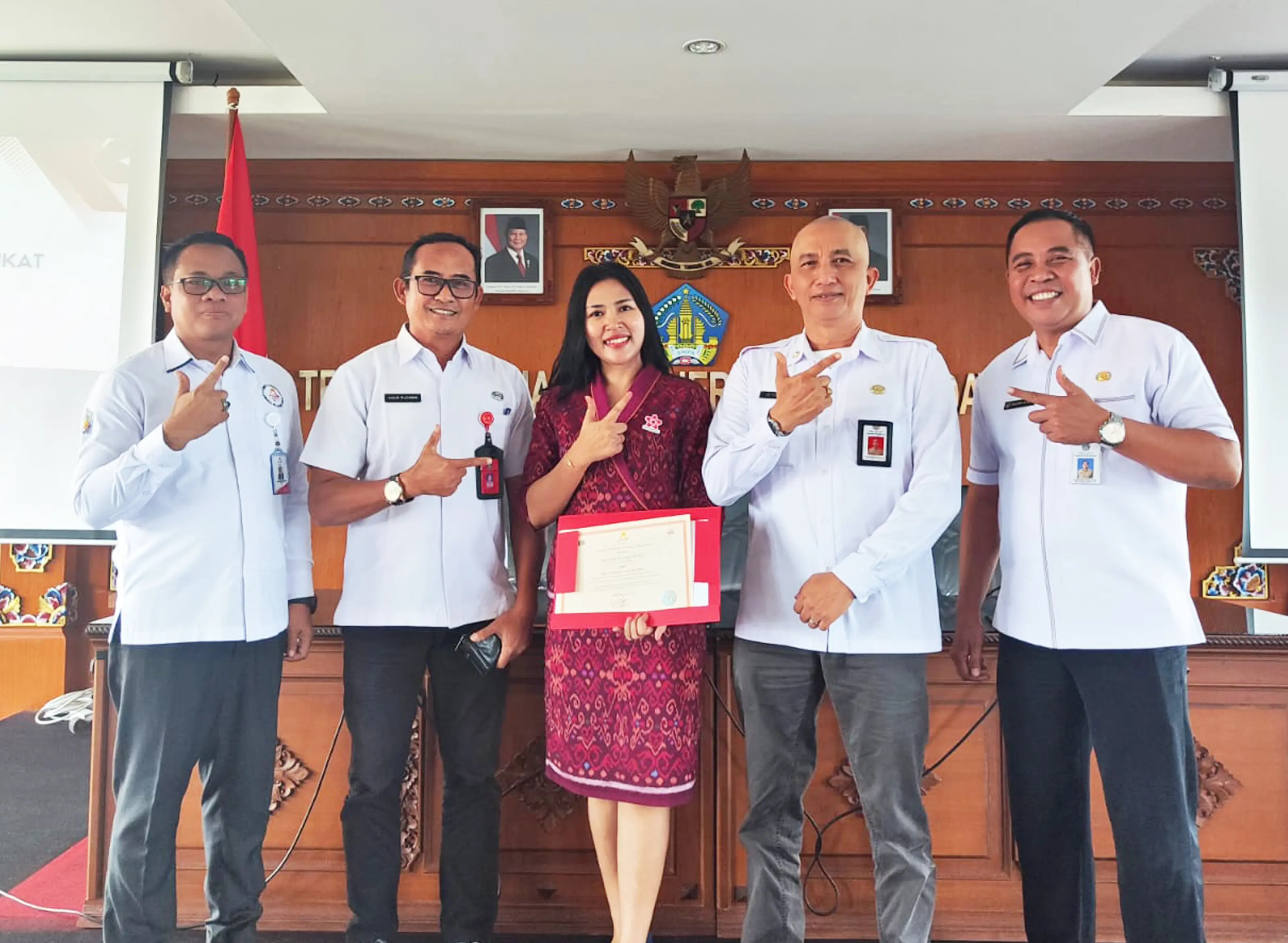 Foto kegiatan bersama siswa dan staff LPK Hoshi Gakuen Bali